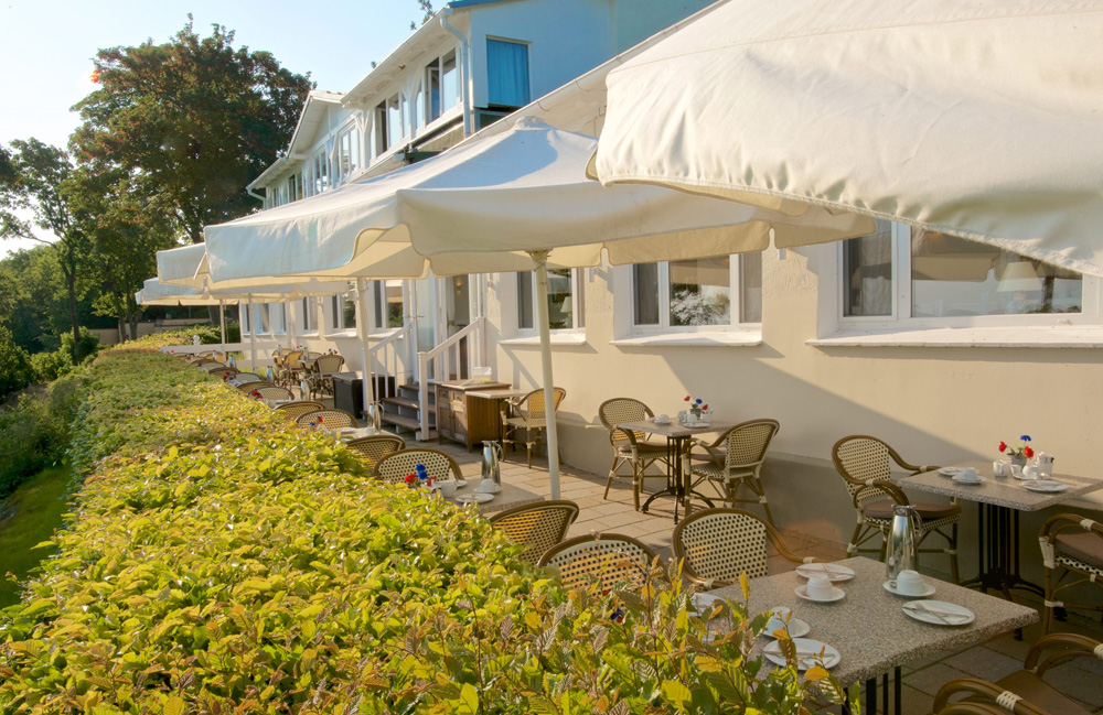 Terrasse Frühstück Restaurant Meerblick Rügen